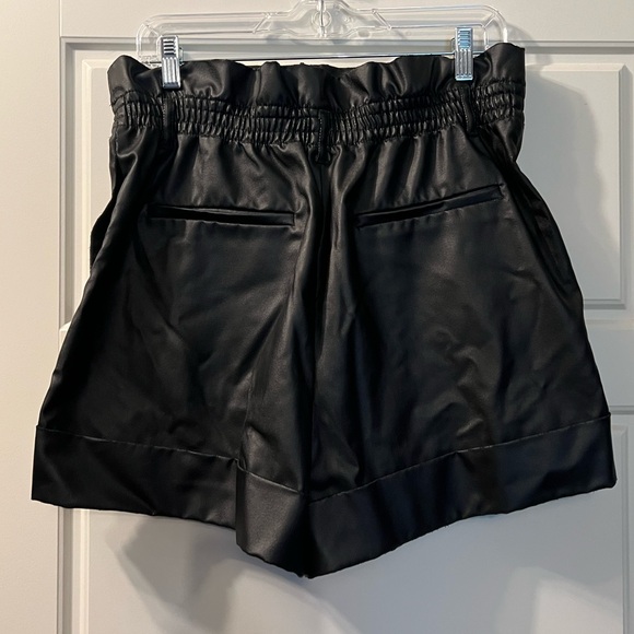 Zara Metallic Black Shorts - Picture 4 of 5